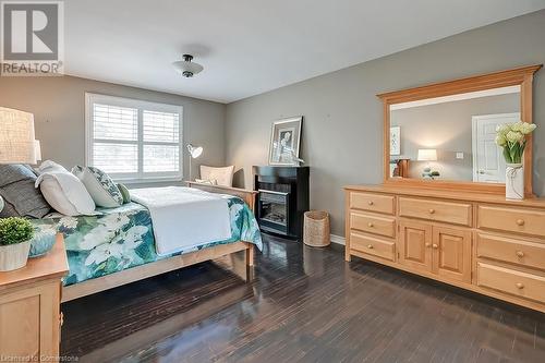 3159 South Drive, Burlington, ON - Indoor Photo Showing Bedroom