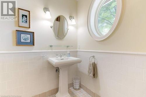 Charming Custom Oval Window. - 183 Mill Street, Hamilton, ON - Indoor Photo Showing Bathroom