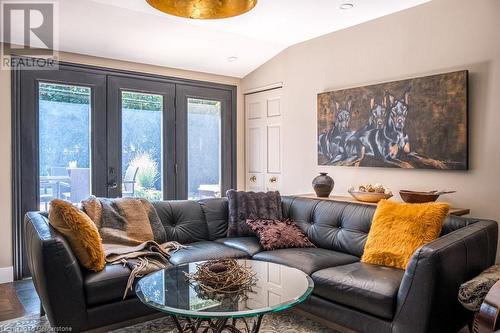 858 Montgomery Drive, Ancaster, ON - Indoor Photo Showing Living Room