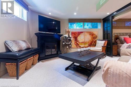 858 Montgomery Drive, Ancaster, ON - Indoor Photo Showing Living Room