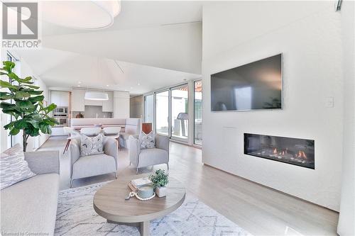 1427 Birch Avenue, Burlington, ON - Indoor Photo Showing Living Room With Fireplace