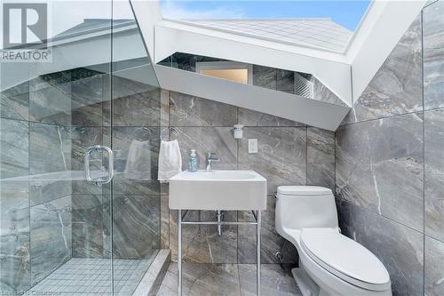 1427 Birch Avenue, Burlington, ON - Indoor Photo Showing Bathroom