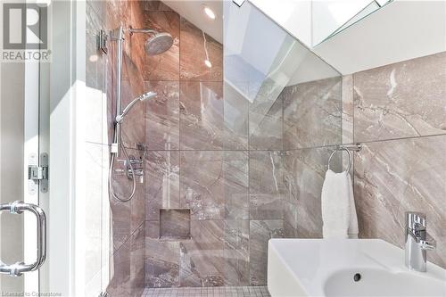 1427 Birch Avenue, Burlington, ON - Indoor Photo Showing Bathroom