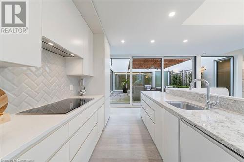 1427 Birch Avenue, Burlington, ON - Indoor Photo Showing Kitchen With Upgraded Kitchen