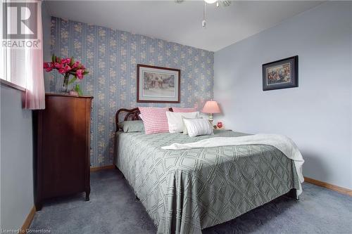 247 Fernwood Crescent, Hamilton, ON - Indoor Photo Showing Bedroom