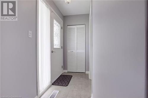 247 Fernwood Crescent, Hamilton, ON - Indoor Photo Showing Other Room