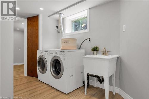 932 Montgomery Drive, Ancaster, ON - Indoor Photo Showing Laundry Room