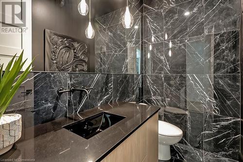 185 Valleyview Drive, Ancaster, ON - Indoor Photo Showing Bathroom