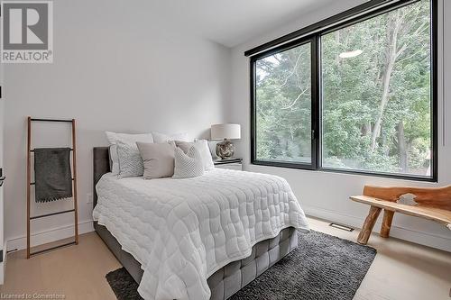 185 Valleyview Drive, Ancaster, ON - Indoor Photo Showing Bedroom