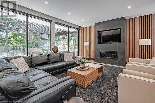 185 Valleyview Drive, Ancaster, ON - Indoor Photo Showing Living Room