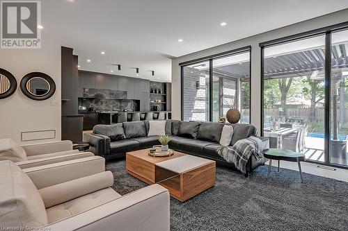 185 Valleyview Drive, Ancaster, ON - Indoor Photo Showing Living Room