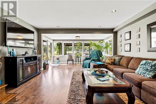 539 Forks Road, Welland, ON - Indoor Photo Showing Living Room