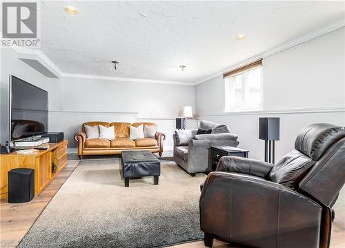 19 Isabel Drive, Brantford, ON - Indoor Photo Showing Living Room