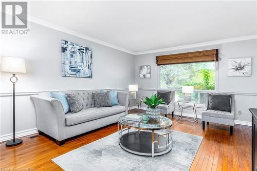 19 Isabel Drive, Brantford, ON - Indoor Photo Showing Living Room