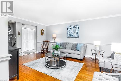 19 Isabel Drive, Brantford, ON - Indoor Photo Showing Living Room