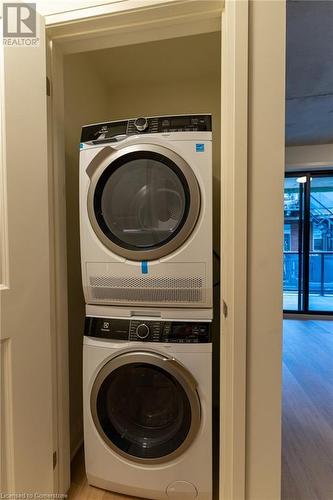 11 Robert Street Unit# 404, Hamilton, ON - Indoor Photo Showing Laundry Room