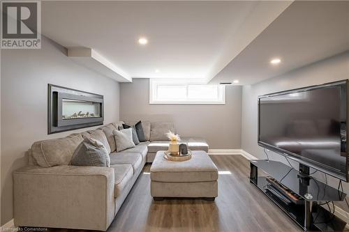 4315 Highway #6 Highway, Glanbrook, ON - Indoor Photo Showing Living Room