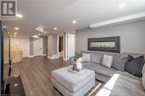 4315 Highway #6 Highway, Glanbrook, ON - Indoor Photo Showing Living Room