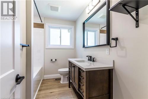 2437 Exeter Crescent, Burlington, ON - Indoor Photo Showing Bathroom