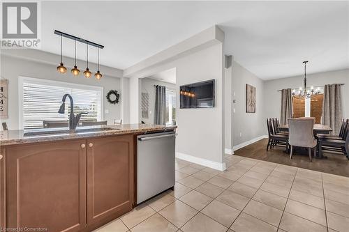 8 Saybrook Gardens, Stoney Creek, ON - Indoor Photo Showing Kitchen