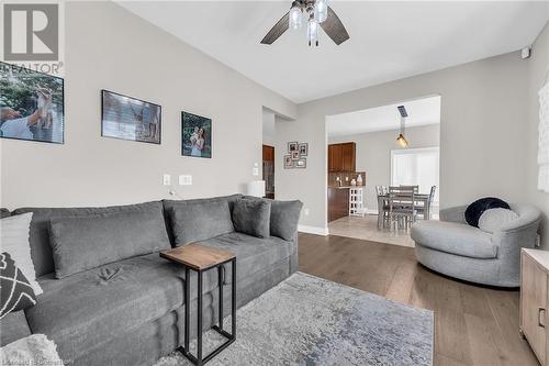 8 Saybrook Gardens, Stoney Creek, ON - Indoor Photo Showing Living Room