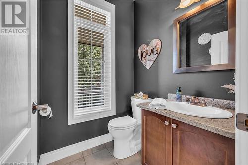 8 Saybrook Gardens, Stoney Creek, ON - Indoor Photo Showing Bathroom