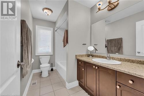 8 Saybrook Gardens, Stoney Creek, ON - Indoor Photo Showing Bathroom