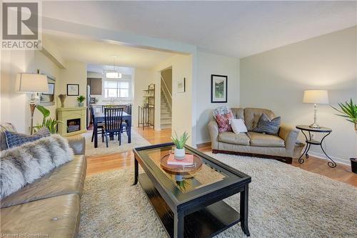 95 Fonthill Road Unit# 4, Hamilton, ON - Indoor Photo Showing Living Room