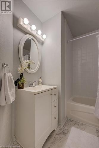 95 Fonthill Road Unit# 4, Hamilton, ON - Indoor Photo Showing Bathroom