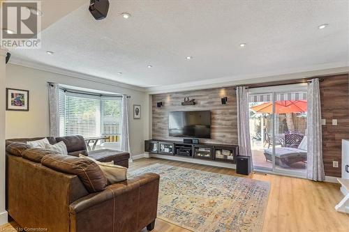 9 Newell Court, Hamilton, ON - Indoor Photo Showing Living Room With Fireplace