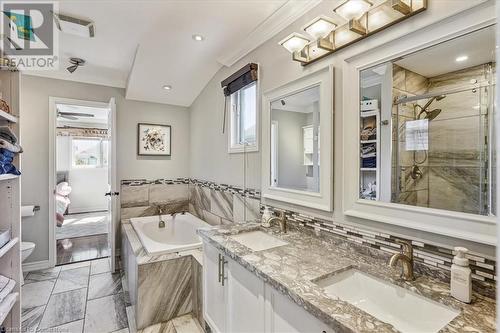 9 Newell Court, Hamilton, ON - Indoor Photo Showing Bathroom