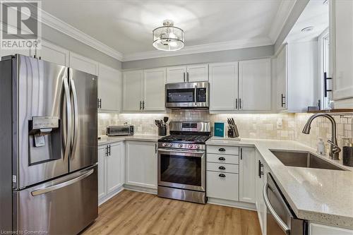 9 Newell Court, Hamilton, ON - Indoor Photo Showing Kitchen