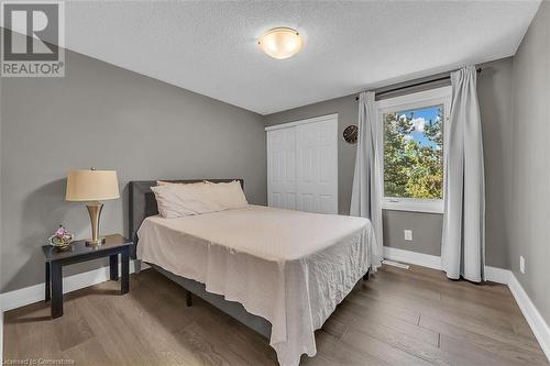 2200 Glenwood School Drive Unit# 42, Burlington, ON - Indoor Photo Showing Bedroom