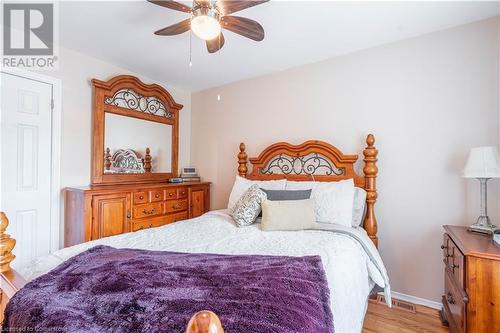 1523 Westminster Place, Burlington, ON - Indoor Photo Showing Bedroom