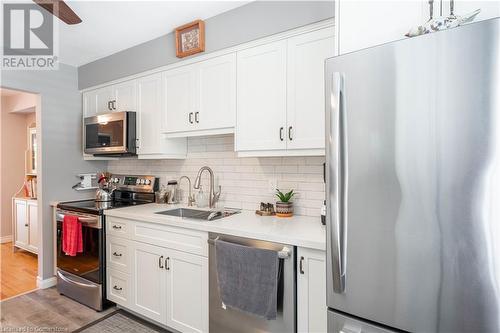 1523 Westminster Place, Burlington, ON - Indoor Photo Showing Kitchen With Upgraded Kitchen