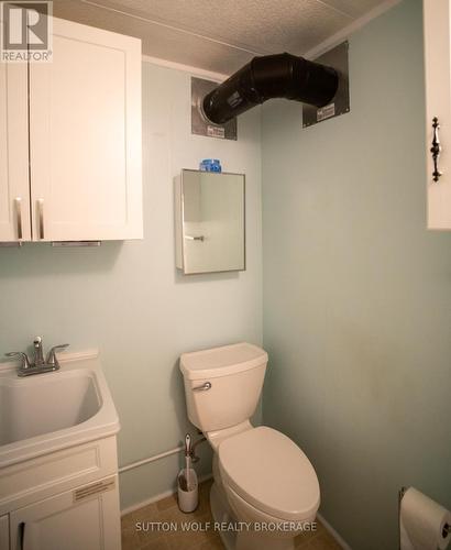 477 Richard Crescent, Strathroy-Caradoc (Sw), ON - Indoor Photo Showing Bathroom