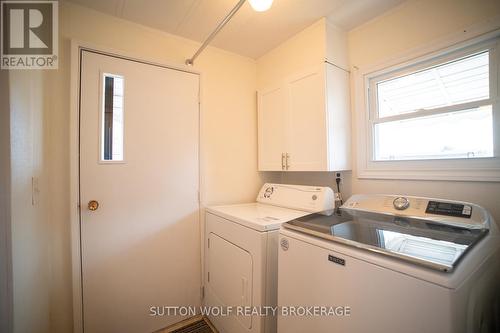 477 Richard Crescent, Strathroy-Caradoc (Sw), ON - Indoor Photo Showing Laundry Room