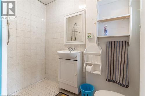 76 Gage Avenue N, Hamilton, ON - Indoor Photo Showing Bathroom