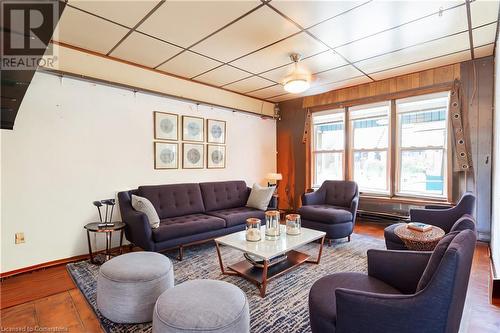 76 Gage Avenue N, Hamilton, ON - Indoor Photo Showing Living Room