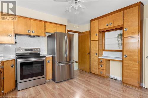 139 Tragina Avenue S, Hamilton, ON - Indoor Photo Showing Kitchen