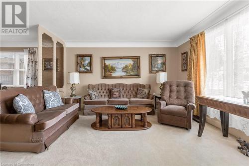 139 Tragina Avenue S, Hamilton, ON - Indoor Photo Showing Living Room