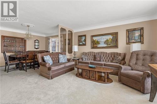 139 Tragina Avenue S, Hamilton, ON - Indoor Photo Showing Living Room