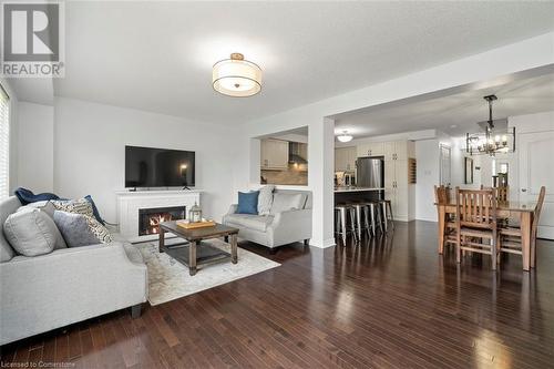 1035 Victoria Road S Unit# 119, Guelph, ON - Indoor Photo Showing Living Room With Fireplace