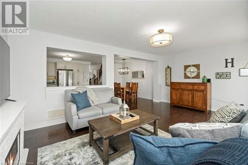 1035 Victoria Road S Unit# 119, Guelph, ON - Indoor Photo Showing Living Room