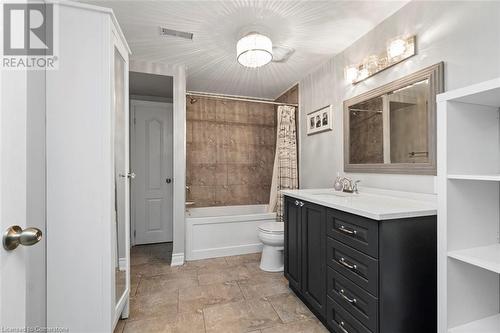 1035 Victoria Road S Unit# 119, Guelph, ON - Indoor Photo Showing Bathroom