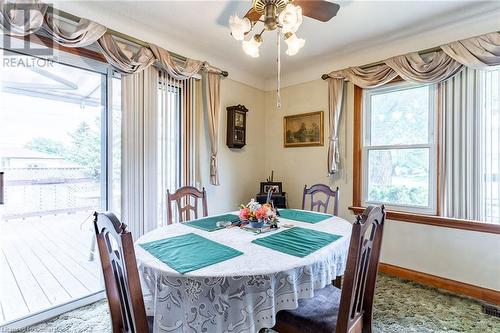 5473 Hillsdale Avenue, Niagara Falls, ON - Indoor Photo Showing Dining Room