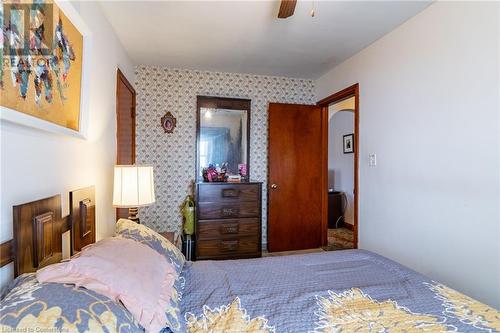 5473 Hillsdale Avenue, Niagara Falls, ON - Indoor Photo Showing Bedroom