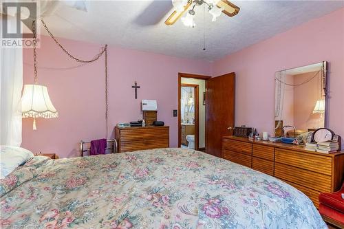 5473 Hillsdale Avenue, Niagara Falls, ON - Indoor Photo Showing Bedroom