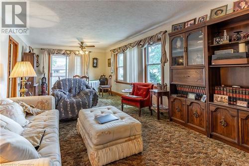 5473 Hillsdale Avenue, Niagara Falls, ON - Indoor Photo Showing Living Room