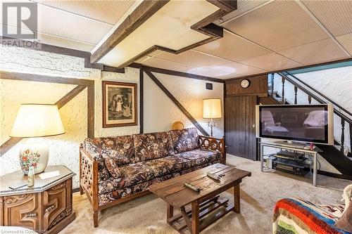 5473 Hillsdale Avenue, Niagara Falls, ON - Indoor Photo Showing Living Room